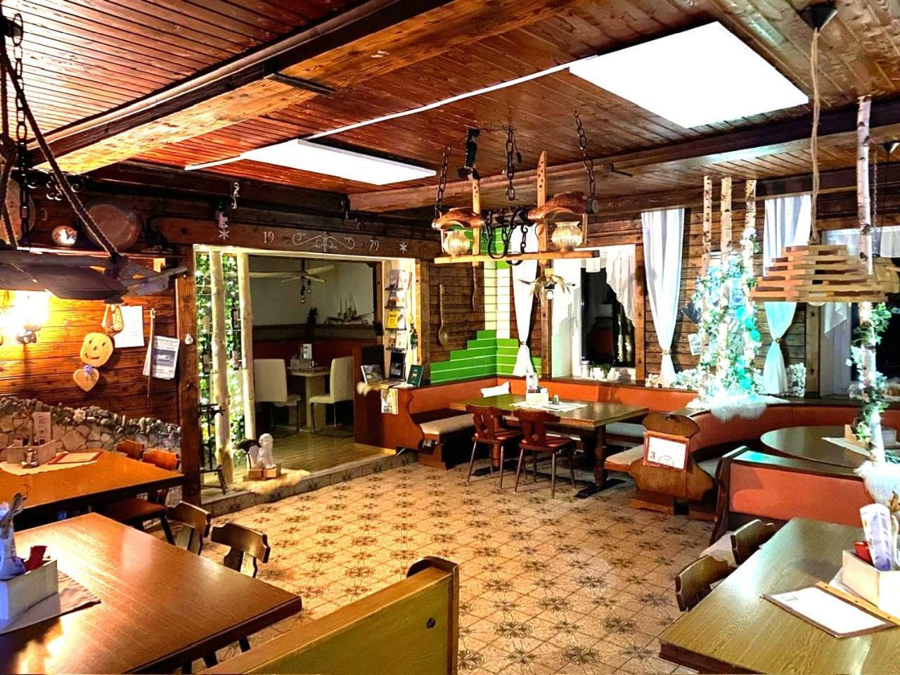 אדמונט Gasthof Woelger מראה חיצוני תמונה